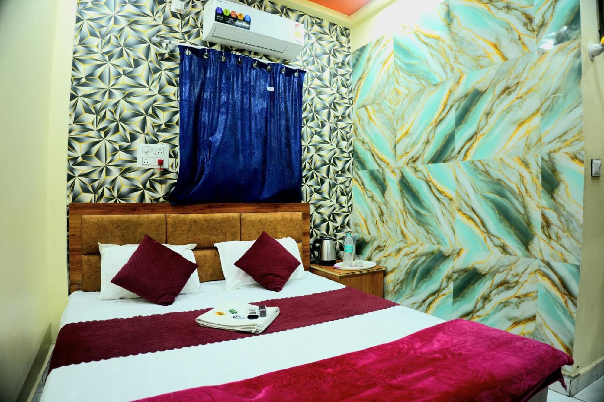 Hotel Ganraj Ujjain Extérieur photo