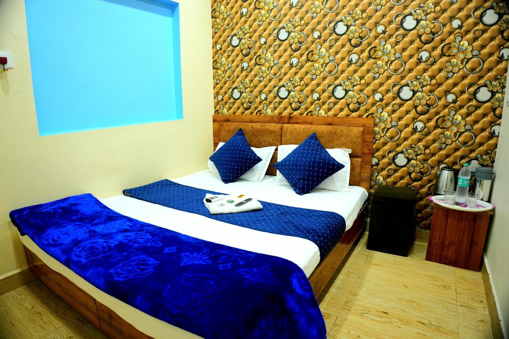Hotel Ganraj Ujjain Extérieur photo