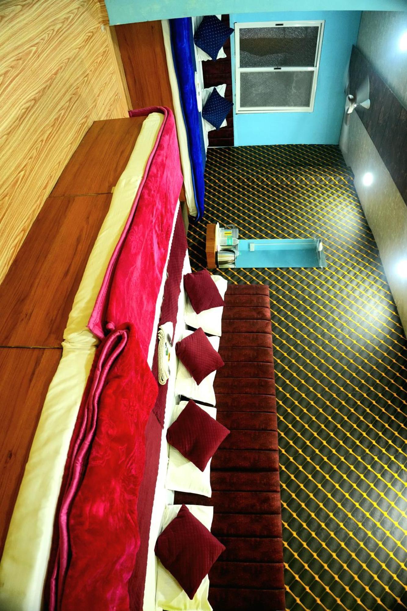 Hotel Ganraj Ujjain Extérieur photo