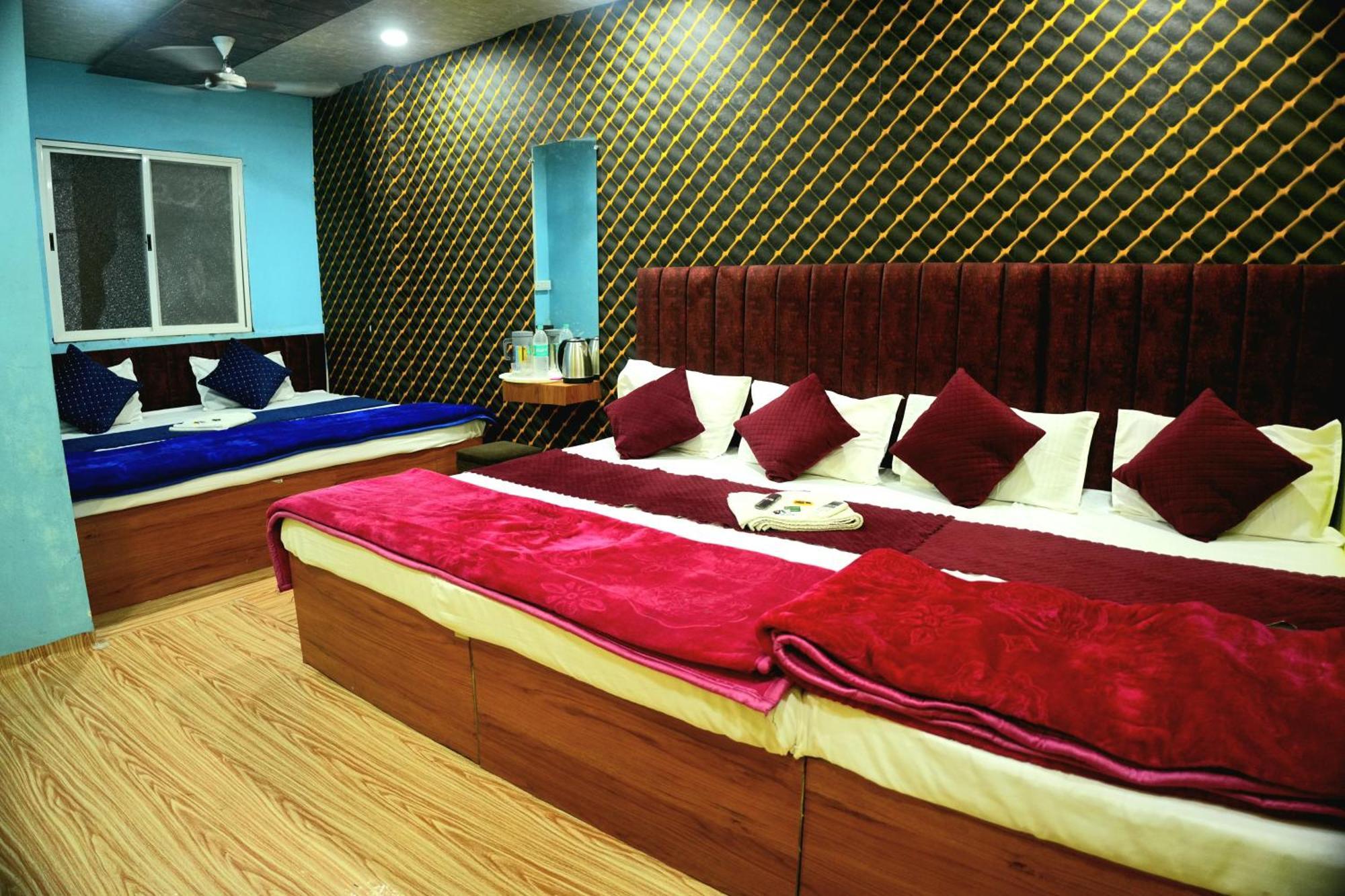 Hotel Ganraj Ujjain Extérieur photo