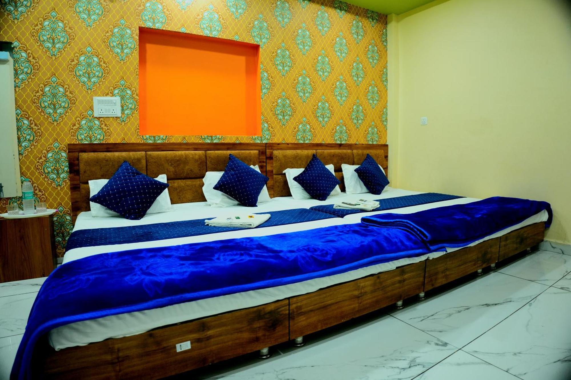 Hotel Ganraj Ujjain Extérieur photo