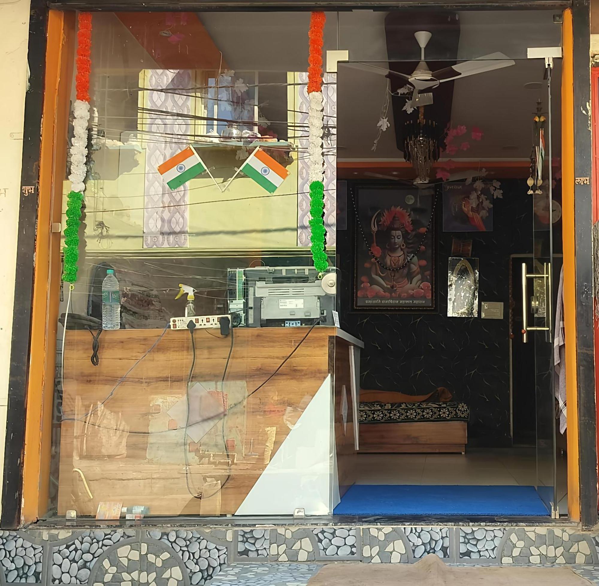 Hotel Ganraj Ujjain Extérieur photo