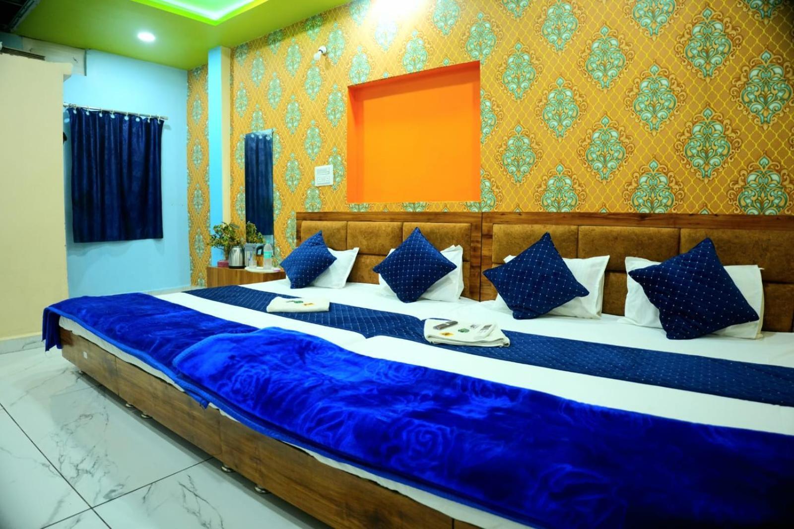 Hotel Ganraj Ujjain Extérieur photo
